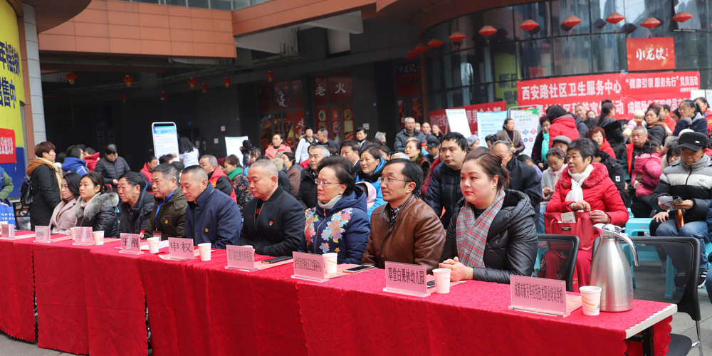 社区慰问送温暖 义诊关怀暖人心